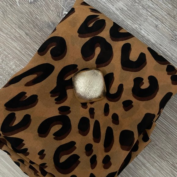 ⭐️SOLD⭐️VINTAGE Large Animal Print Scarf & Gold Tone Holder - Picture 8 of 8
